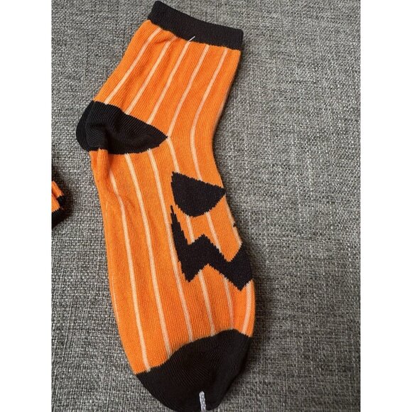 Pack of 2 Womens Halloween Socks Striped and Jack O Lantern Orange Black - Picture 6 of 6